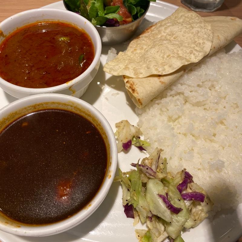 よくばりランチ（カレー2種）(デリー 銀座店)