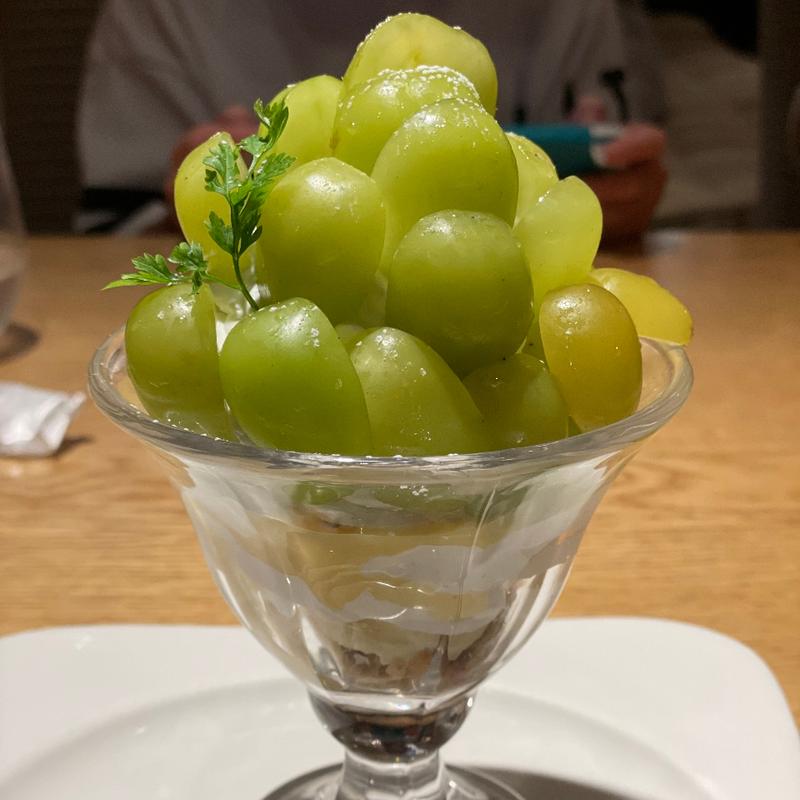 シャインマスカットパフェ(むさしの森珈琲 中央林間店)