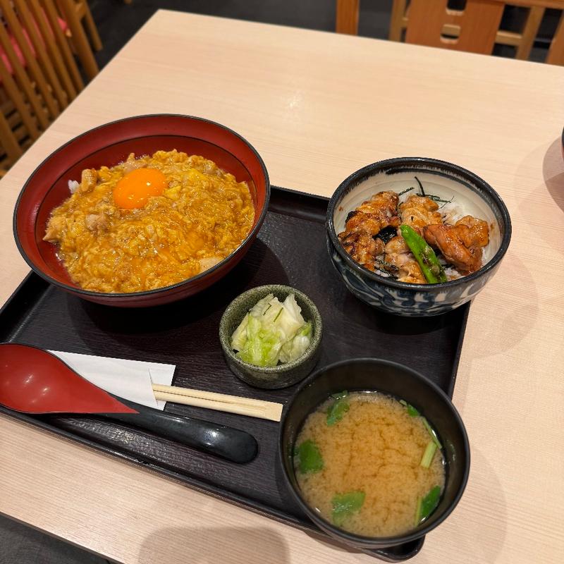 親子丼と焼き鳥丼セット(焼鳥 ここりこ庵 六本木ヒルズ店)