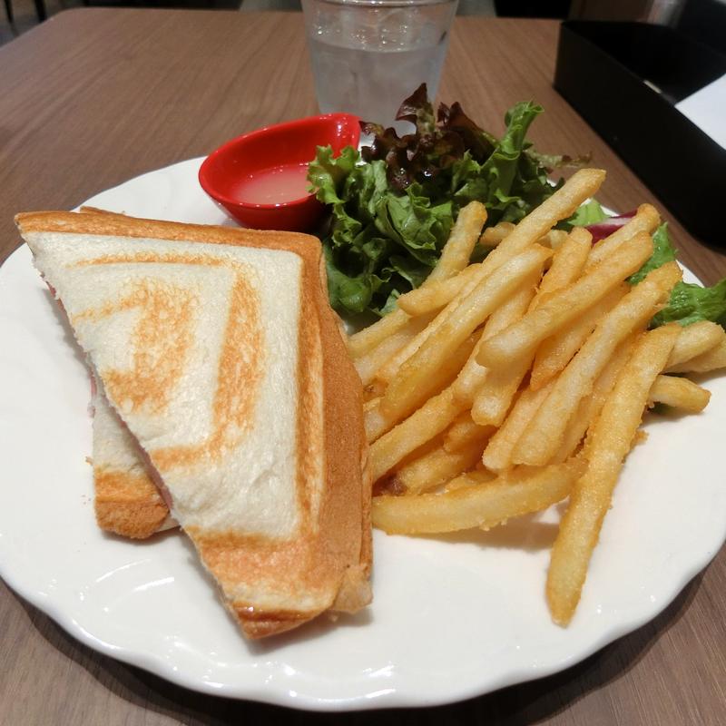 ハムとポテトサラダホットサンド(さかい珈琲 武蔵小山店)