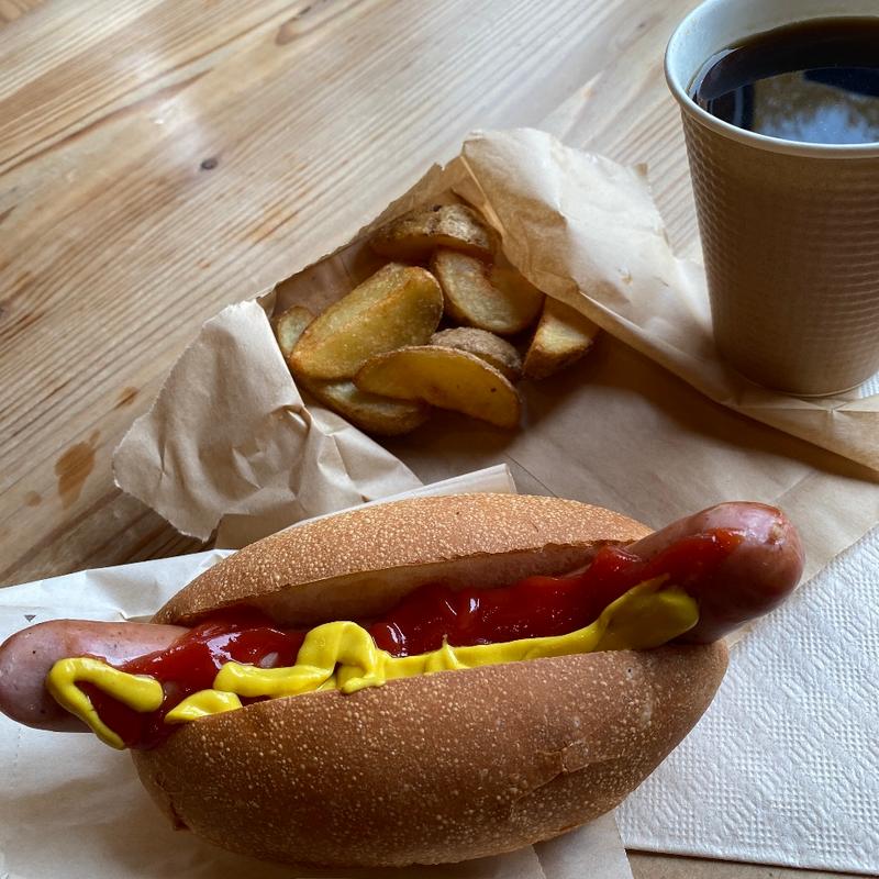 美瑛豚のホットドッグ(ビトウィーン　ザ　ブレッド)