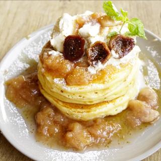 無花果とカモミールクリームのパンケーキ(Cafe Sacai)