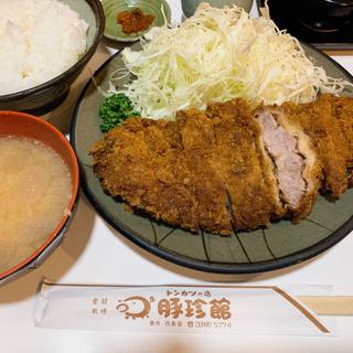 とんかつ定食(豚珍館 （とんちんかん）)