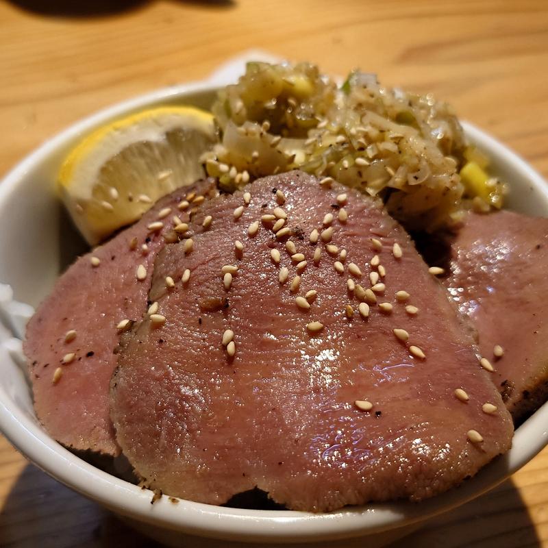 低温調理牛タンネギ塩ご飯(自家製麺 うろた)