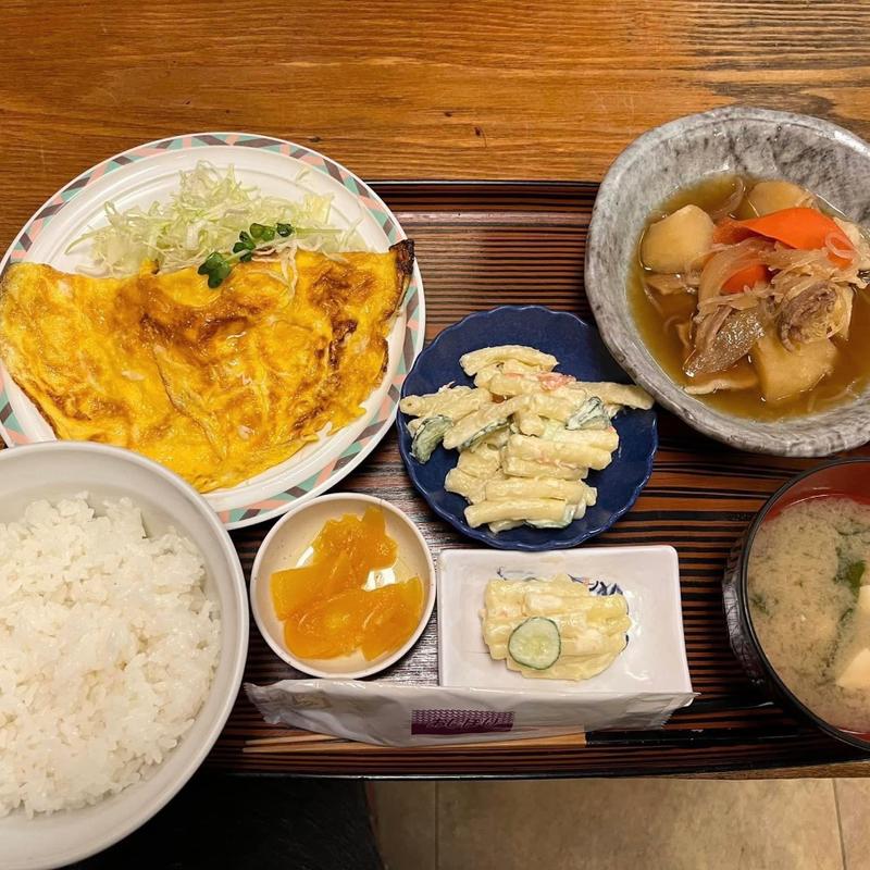 玉子焼き定食 マカロニサラダ 肉じゃが(つるかめ食堂 歌舞伎町店)