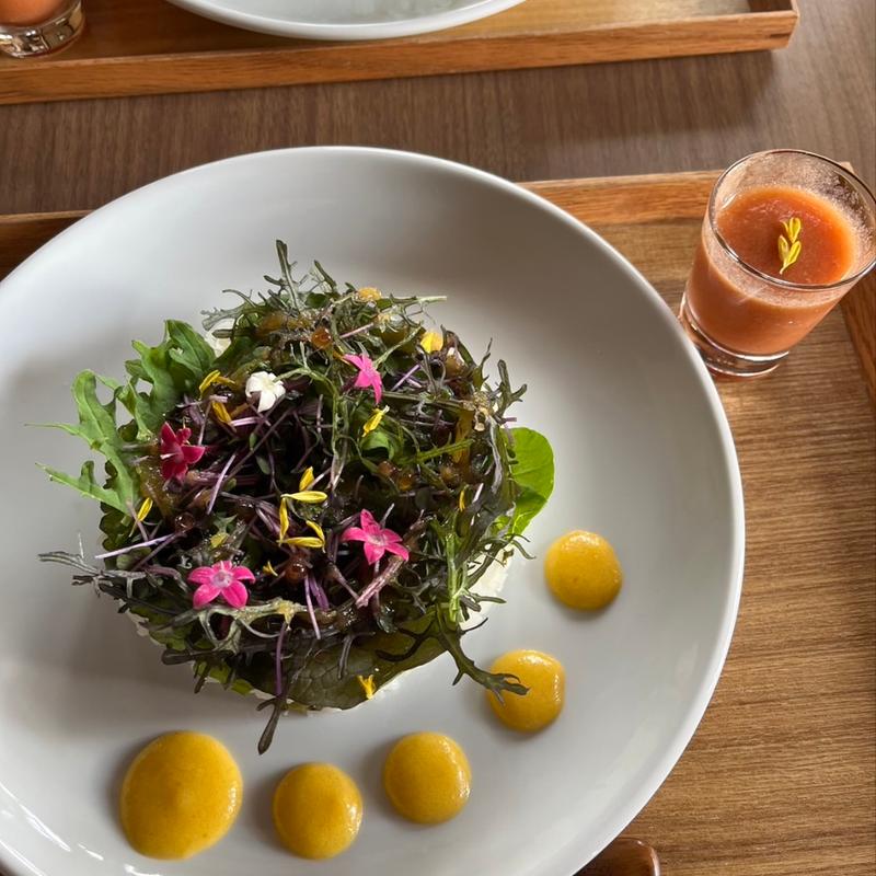 高萩の里山 サーモンといくらの 野菜ちらし寿司 （トマトのすり流し付）(高萩茶寮)