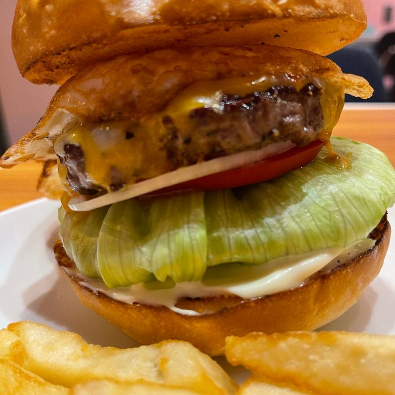 EGG CHEESE BURGER(BURGER&MILKSHAKE CRANE)