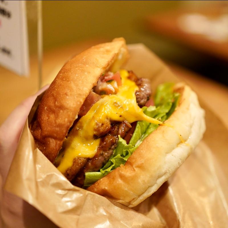 プルドポークチーズバーガー(CRUZ BURGERS & CRAFT BEERS （クルズバーガーズ アンド クラフトビア）)