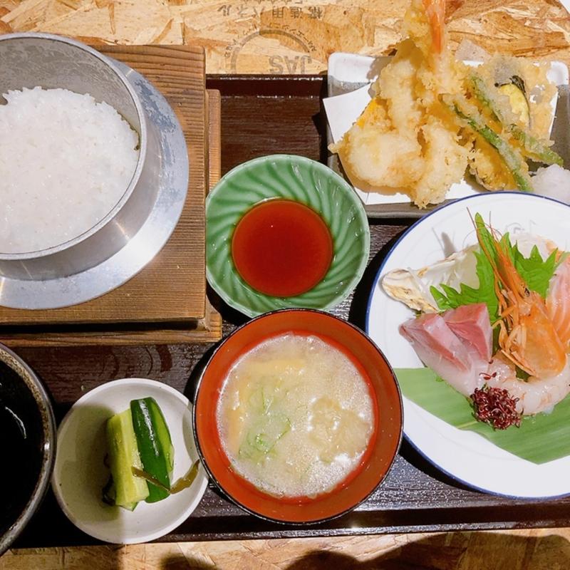天ぷらとお刺身定食(釜飯居酒屋ええんで)