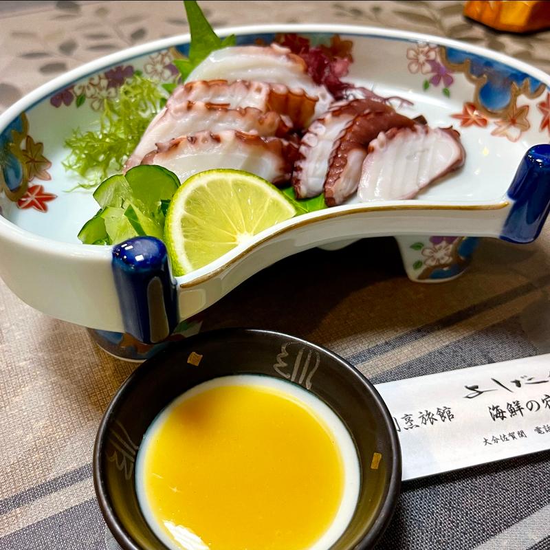 タコ刺し(よしだ会館 （よしだかいかん）)