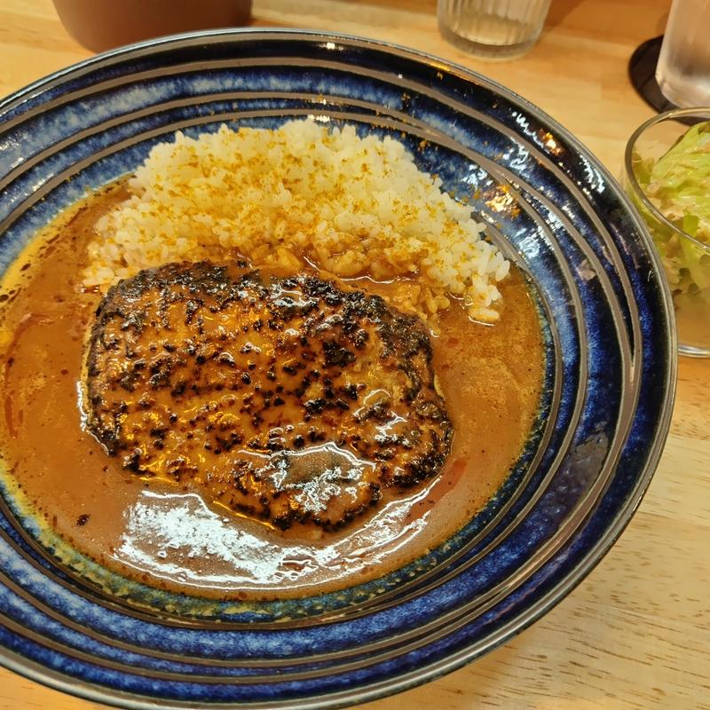 手作りハンバーグカレー(KOBE和つなぎcafe 甘辛カレー レードル)