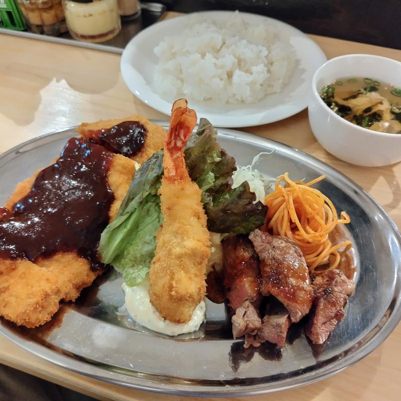 洋食セットB(ステーキ、エビフライ、トンカツ)(ステーキ屋ケンちゃん)