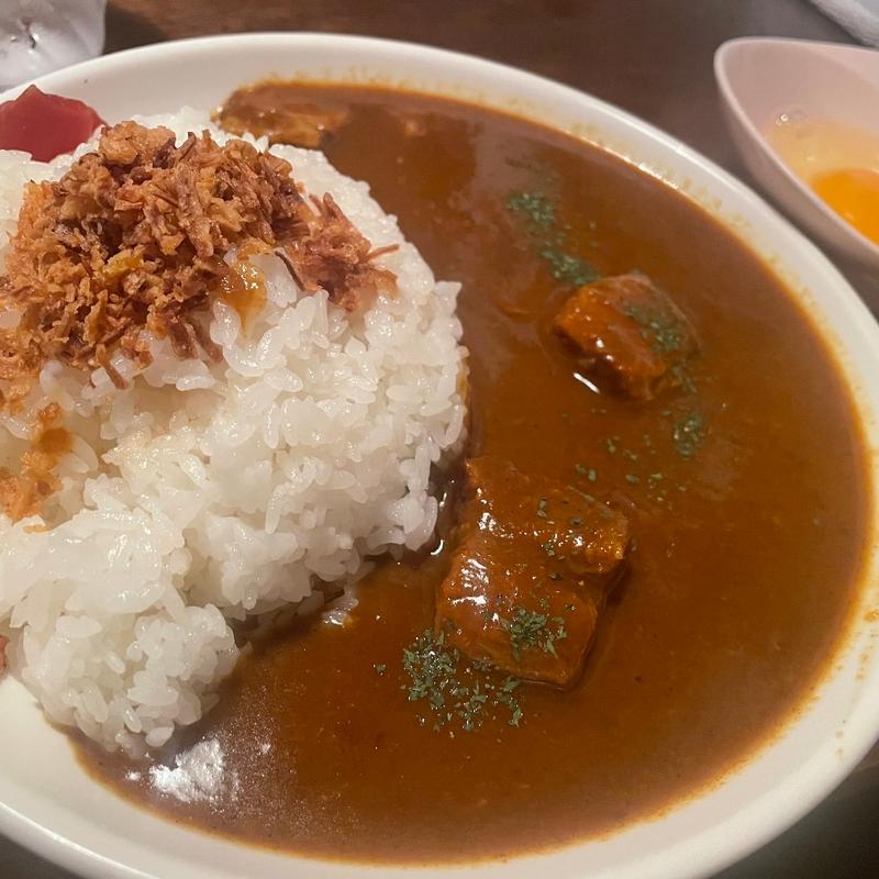 豚の角煮カレー(大)+生卵(やきうしはんじゅく、おやつはんじゅく)