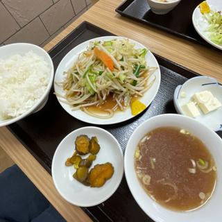 野菜炒め定食(元町食堂)