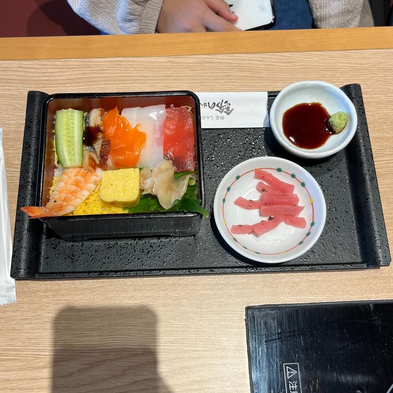 海鮮ちらし重(鈴のれん 春日井店 )