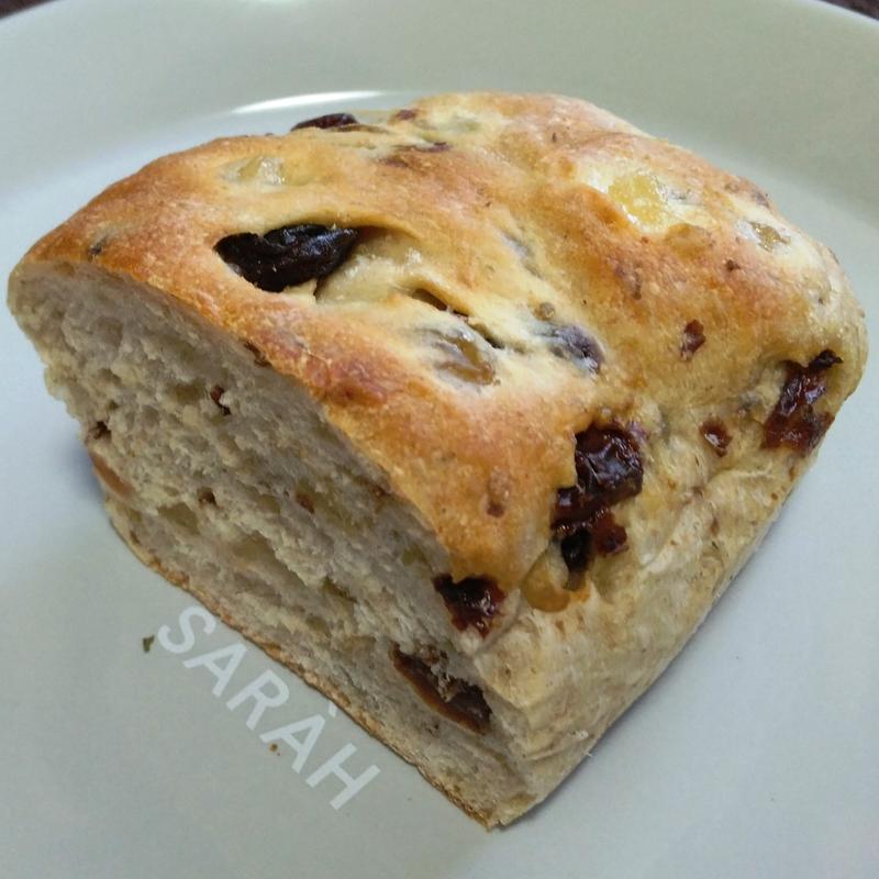 レーズン入りライ麦パン(ハーフ)(土樋パン製作所 )