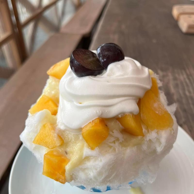 焼き芋と柿と巨峰のコラボ(しあわせ かき氷店)