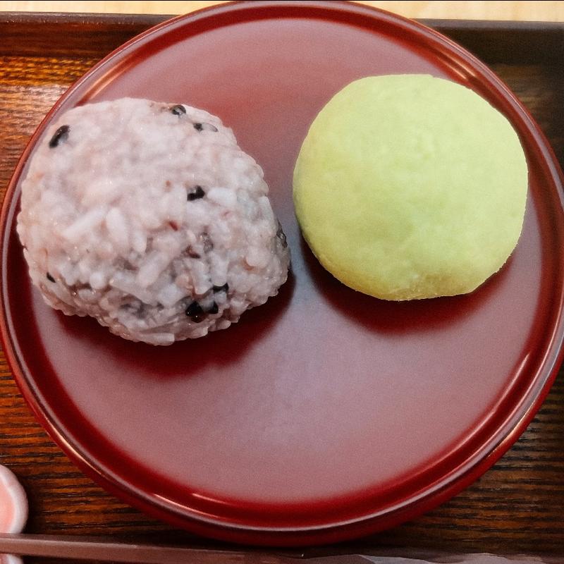 ずんだのおはぎ　黒米のおはぎ(はた乃)