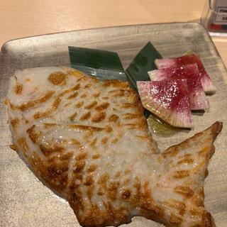 ゑびす様の“めで鯛”大判かまぼこ(ヱビスバー 札幌アピア店 (YEBISU BAR Sapporo Apia))