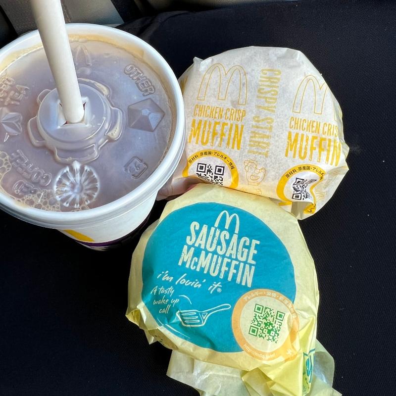 ソーセージマフィン　チキンクリスプマフィン　アイスコーヒーM(マクドナルド 保木間店)