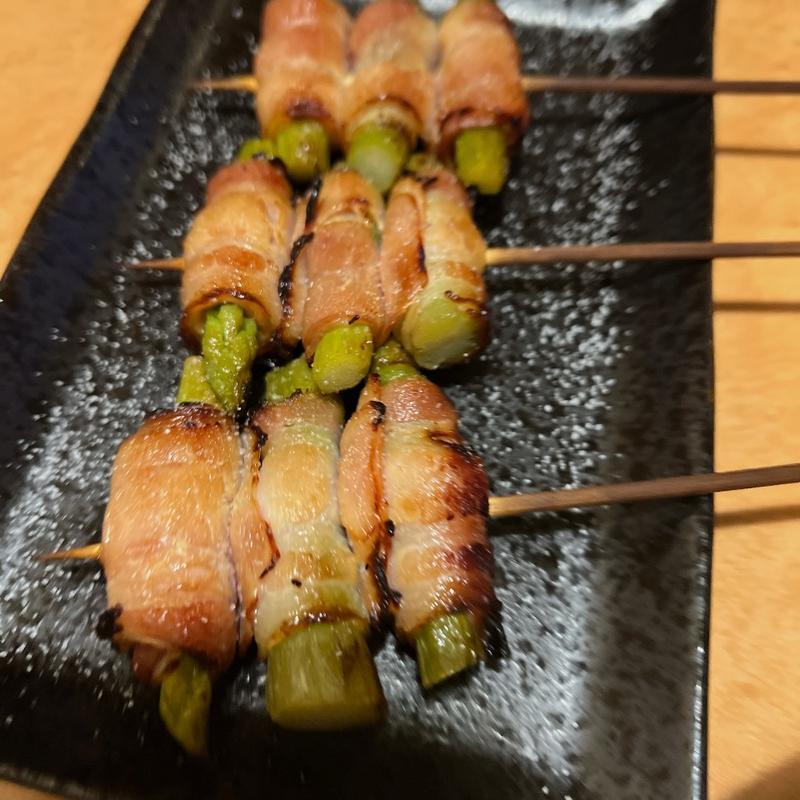 ベーコンアスパラ巻き(居酒屋 楽笑)