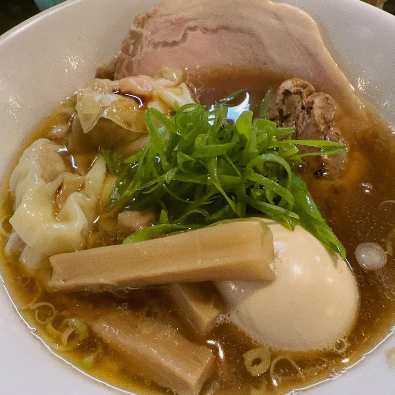 特製醤油中華そば(中華そば　べいしっく)