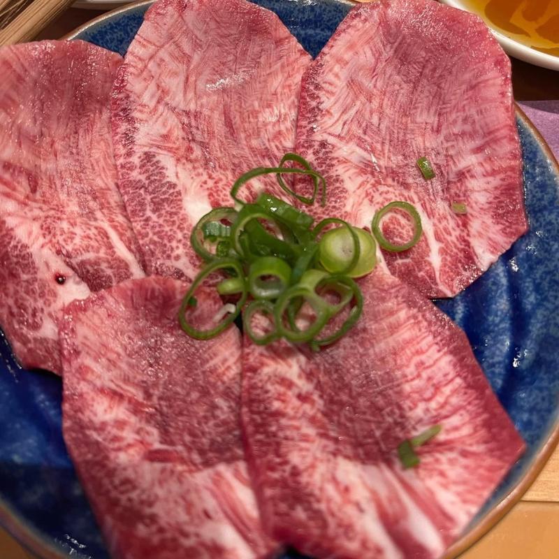 上タン刺身(やきにく庭園)