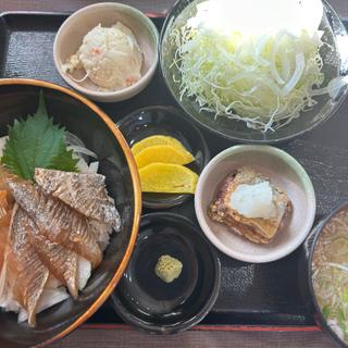 太刀魚あぶりとさわらづけ丼(遠野物語)