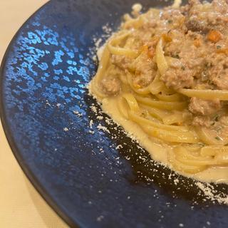 ポルチーニ茸と豚そぼろのクリームソースリングイネ(イタリア食堂 DecoBocco)