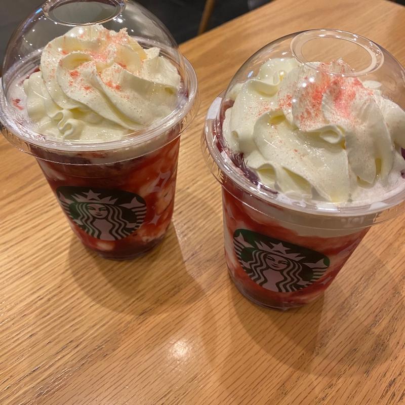 ストロベリーメリークリリームフラペチーノ(スターバックスコーヒー なんば南海通店)