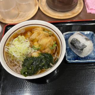 特製かき揚げそば、おにぎり(蕎麦饂飩 壱参壱 酒場)