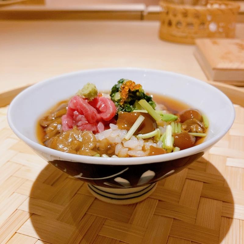 和牛となめこの汁掛けご飯（弥山コース）(大衆牛肉割烹 初代醸造)