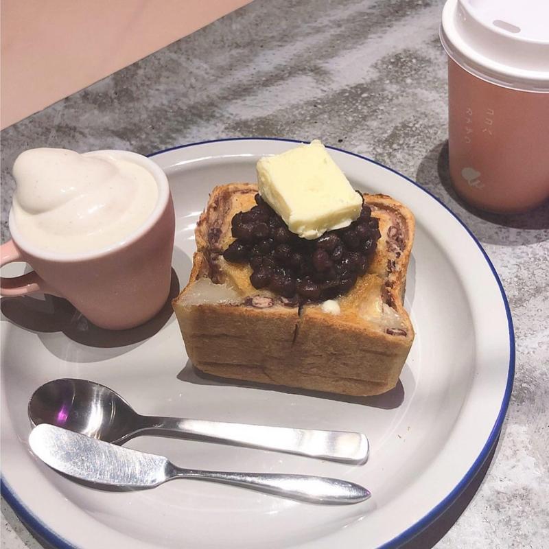 キナコとアンコの白玉入り食パンに追いあんことバター(and KANAZAWA)