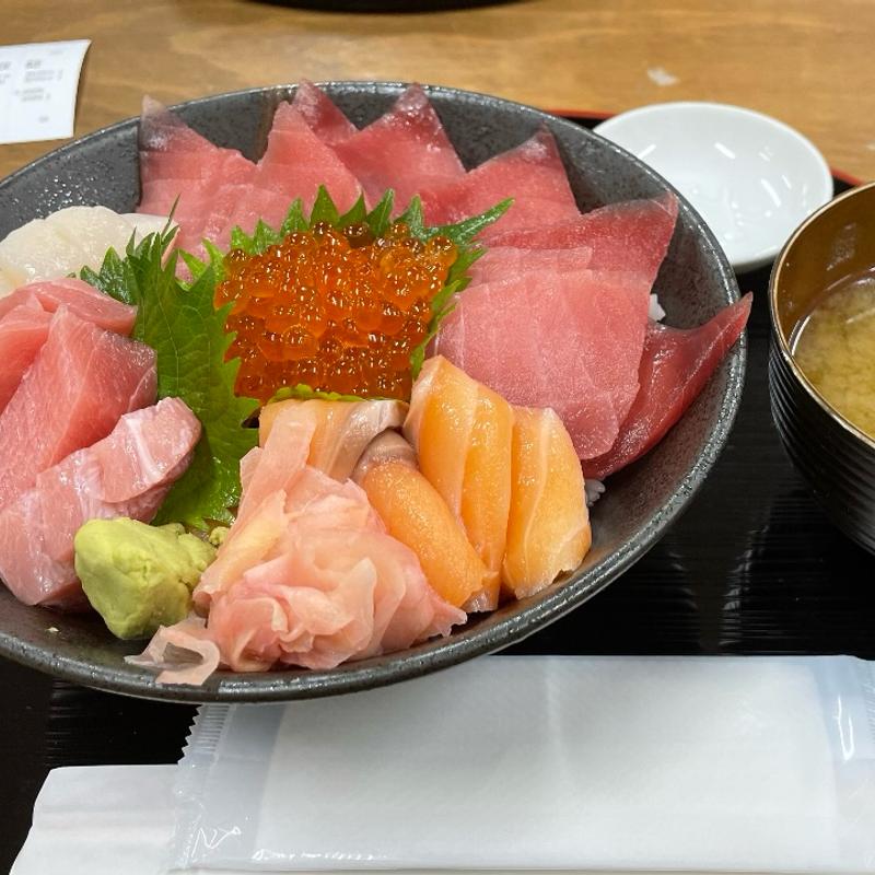 ぜいたく丼(鮪音)