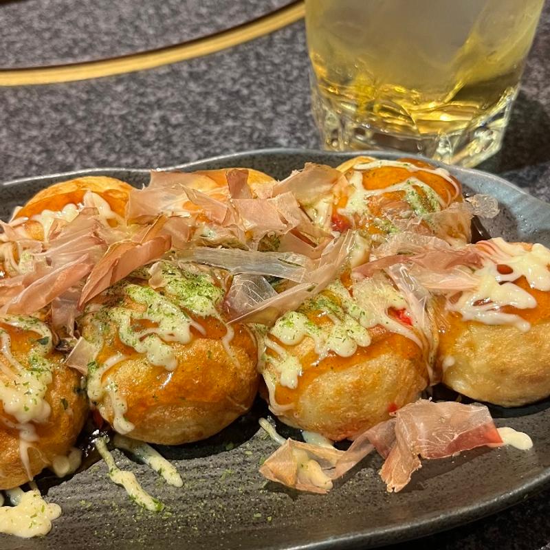 たこ焼き（ソース）、たこ焼き（塩）(地鶏焼&たこ焼き居酒屋 ここか)