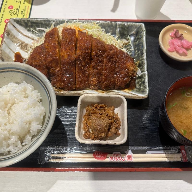 ロースとんかつ定食(矢場とん 大阪 阪急三番街店)
