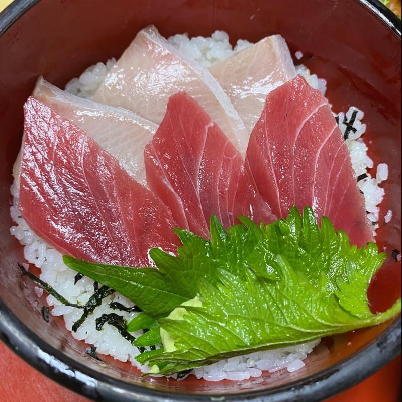 マグロとブリの二色丼(多満利屋きらく)