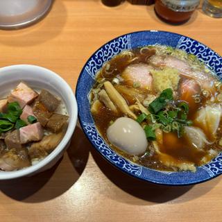 特製黒だし中華そば(中華そば 虎桜)