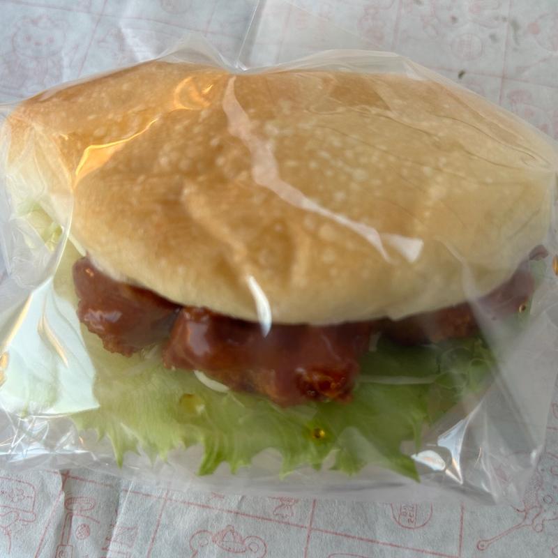 からあげパーカーサンド(ベーカリーファースト)