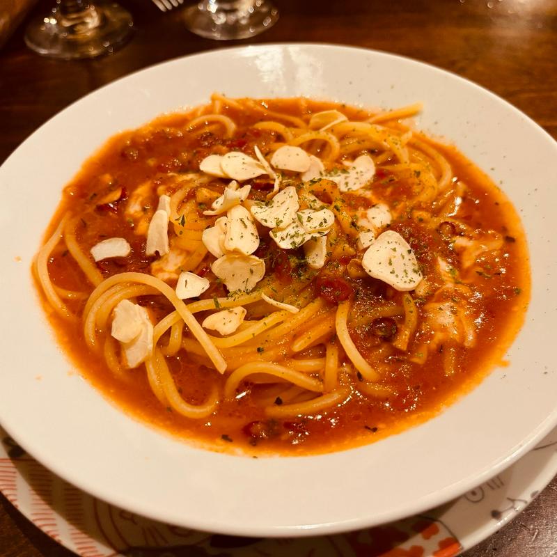にんにくと唐辛子とモッツァレラチーズのトマトソース生スパゲッティ(Seafood bar Ermitage代々木店)