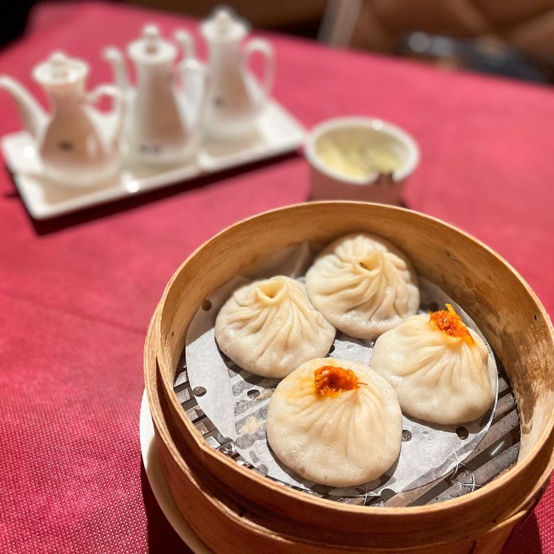 コース料理★JOE’S特製蟹肉入り小龍包＆豚肉小龍包(ジョーズ シャンハイ ニューヨーク 銀座店)