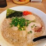 博多豚骨ラーメン(卵トッピング)