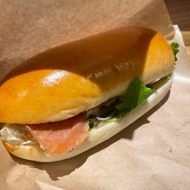 スモークサーモン＆アボカドポテト(パンの田島　新京極店)