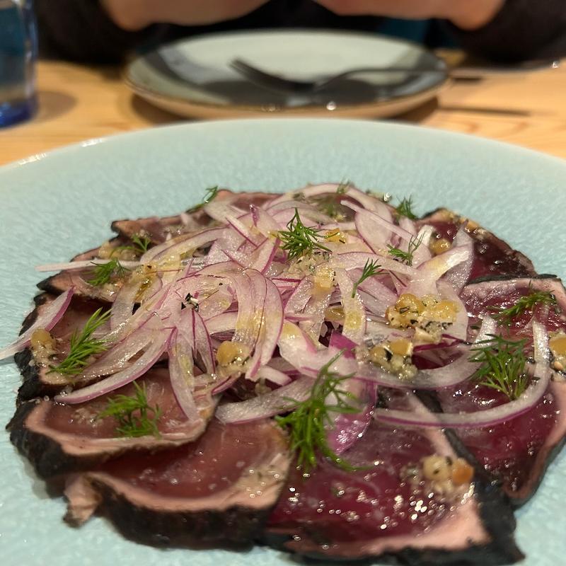 藁焼きカツオのカルパッチョ(XIRINGUITO Escribà)