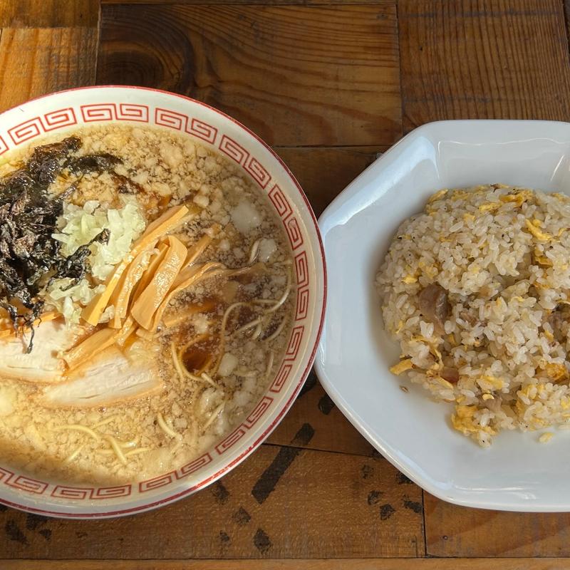ラーメン＋半チャー(傳吉食堂)