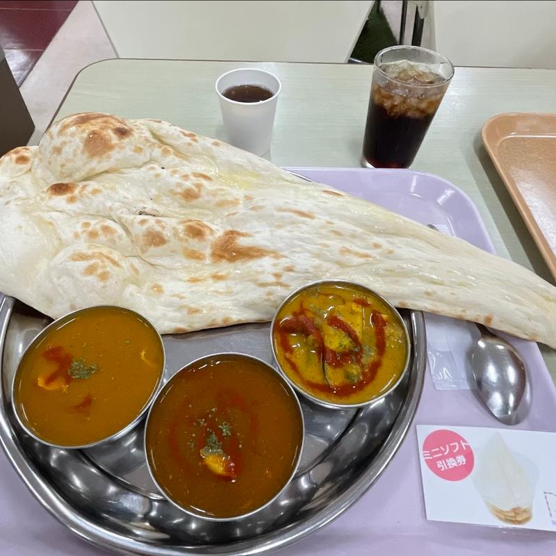 8番3品カレー＋ミニソフト＋ドリンク付き＋チャイ(ロイヤルカリー＆カフェ)