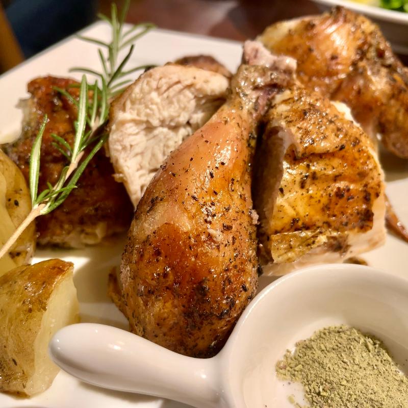 大山鶏のロティサリーチキン(ロティサリーチキンとワイン飲み放題Hamachan55 浜松町)