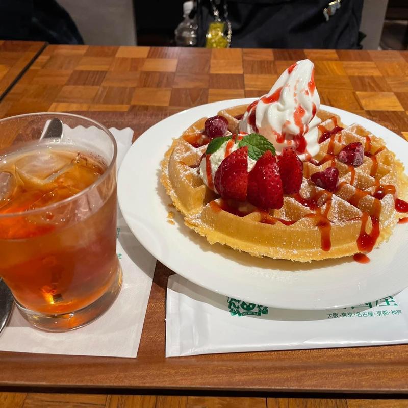 ストロベリーワッフル(カフェ英國屋 大丸東京店)