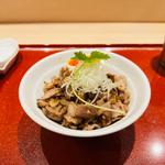 炙りチャーシュー丼(麦と麺助 新梅田中津店)