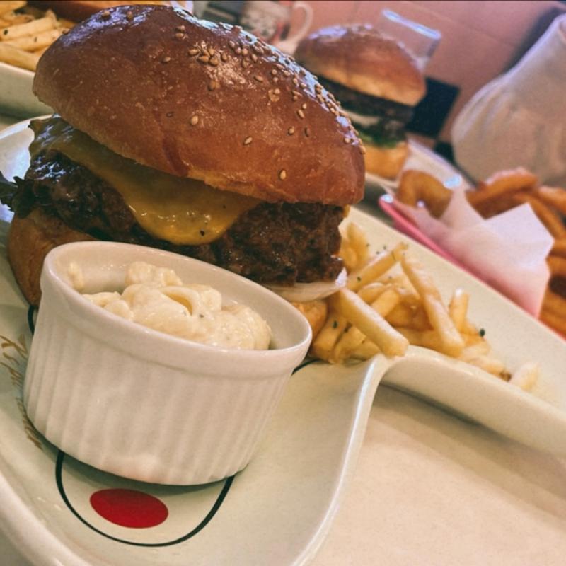 クラシックチーズバーガー(プレート)(K's Pit)